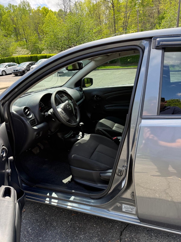 2016 Nissan Versa S photo