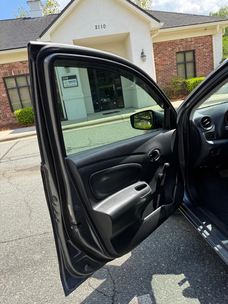 2016 Nissan Versa S photo