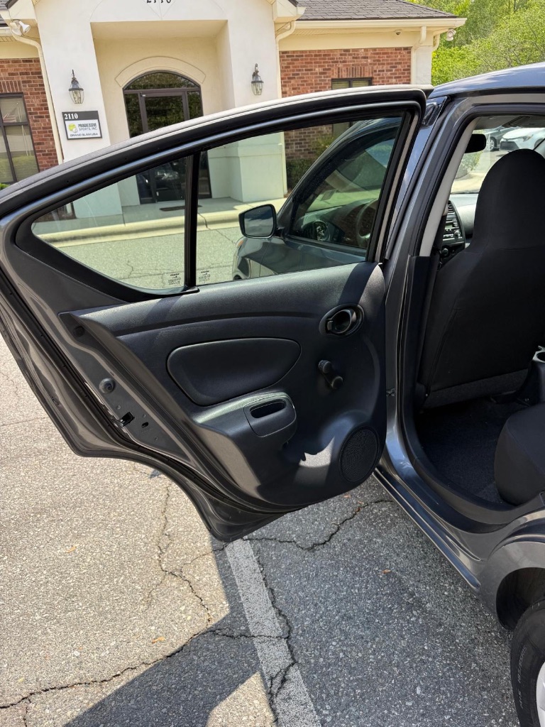 2016 Nissan Versa S photo