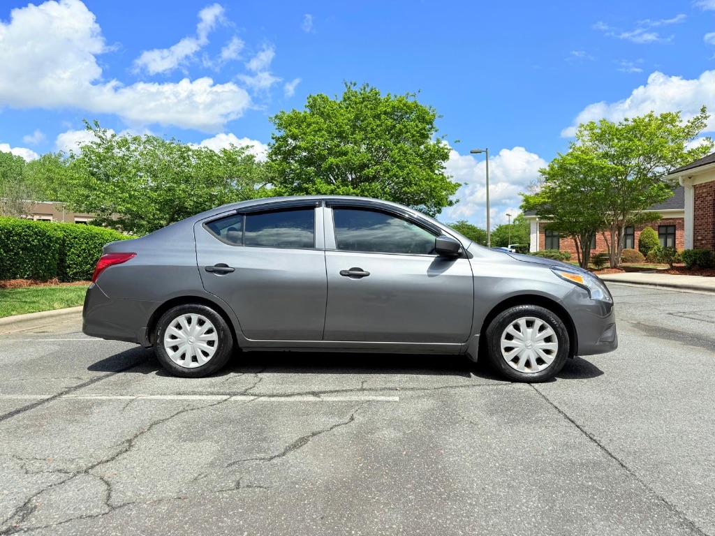 2016 Nissan Versa S photo