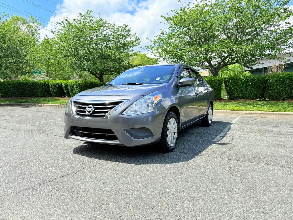 2016 Nissan Versa S photo
