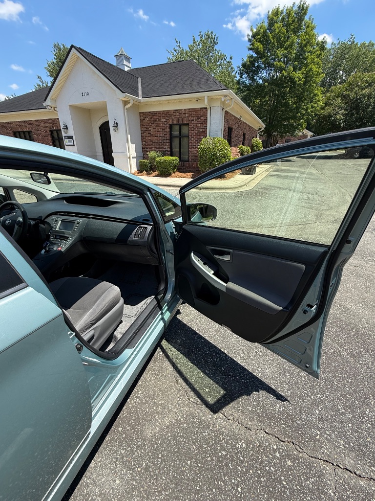 2014 Toyota Prius - $7,499