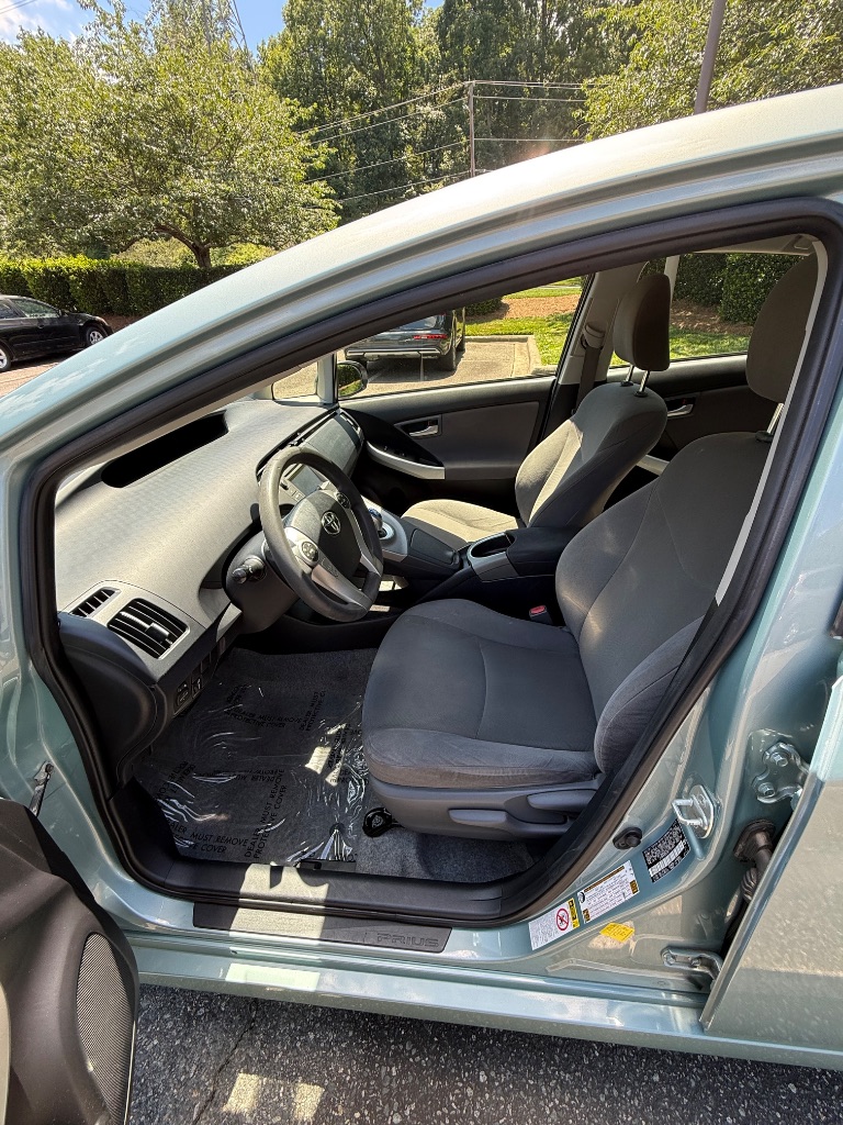 2014 Toyota Prius - $7,499