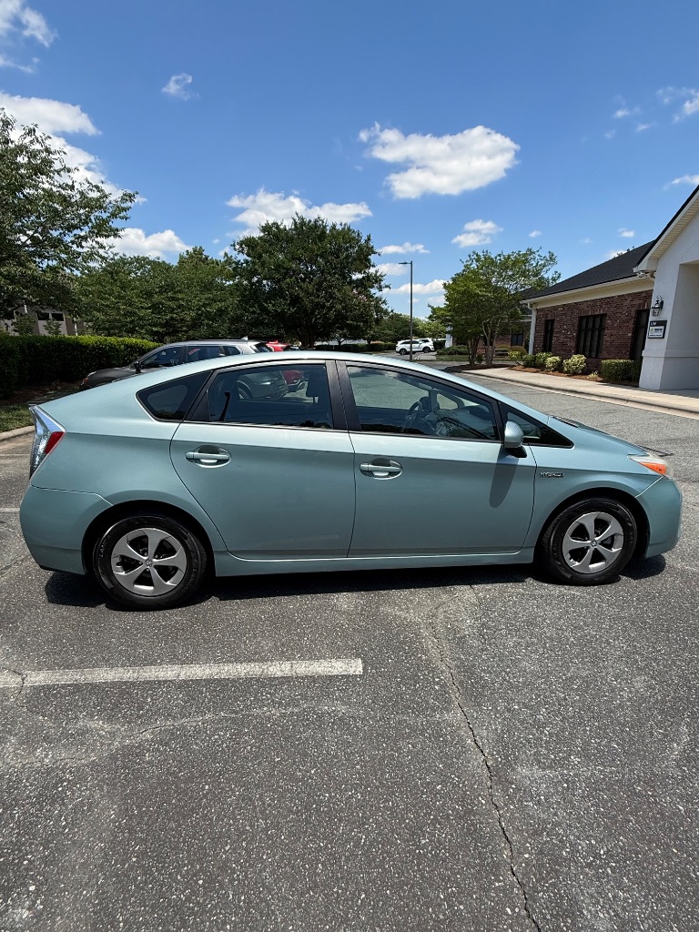 2014 Toyota Prius - $7,499