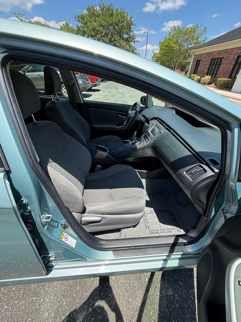 2014 Toyota Prius - $7,499