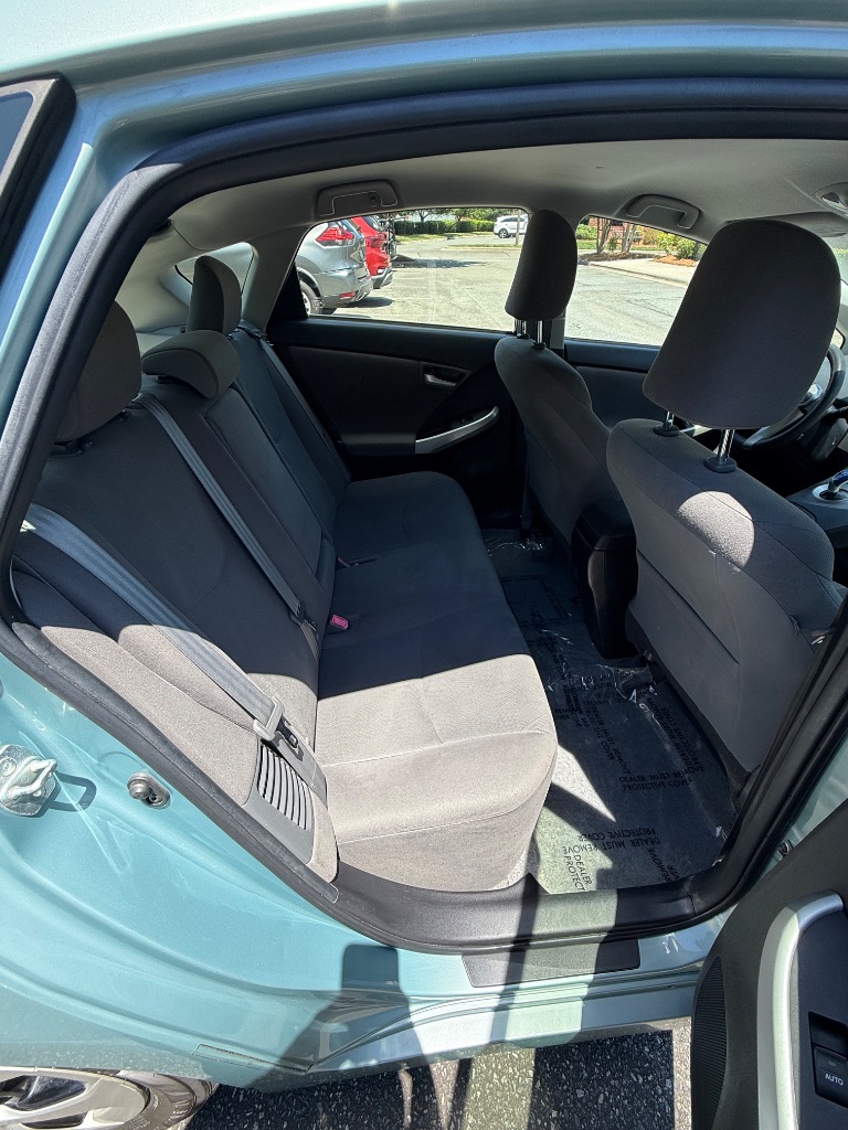 2014 Toyota Prius - $7,499
