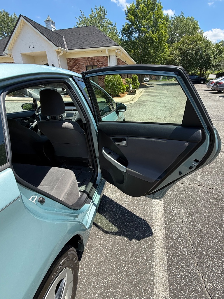2014 Toyota Prius - $7,499