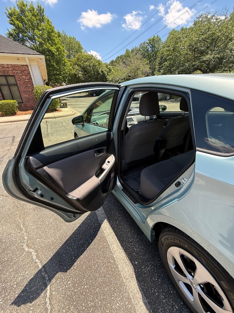 2014 Toyota Prius - $7,499