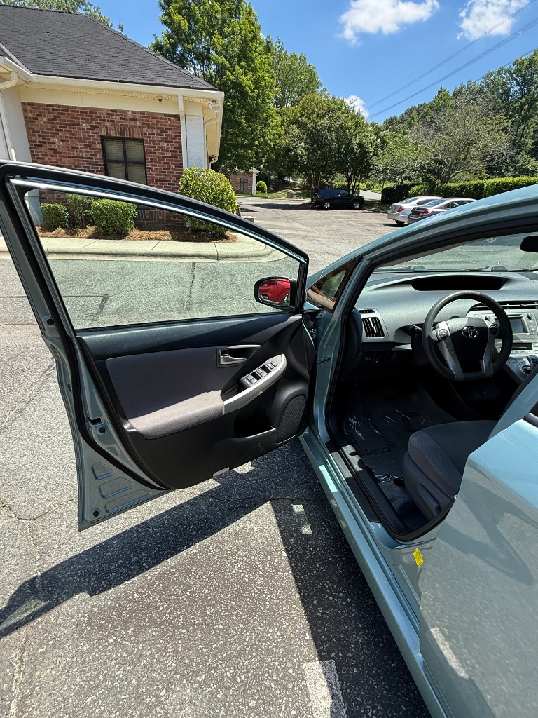 2014 Toyota Prius - $7,499