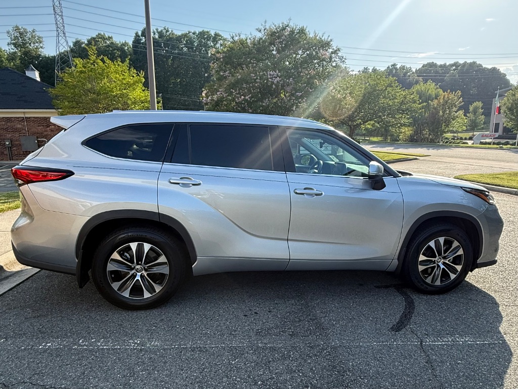 2020 Toyota Highlander - $27,999