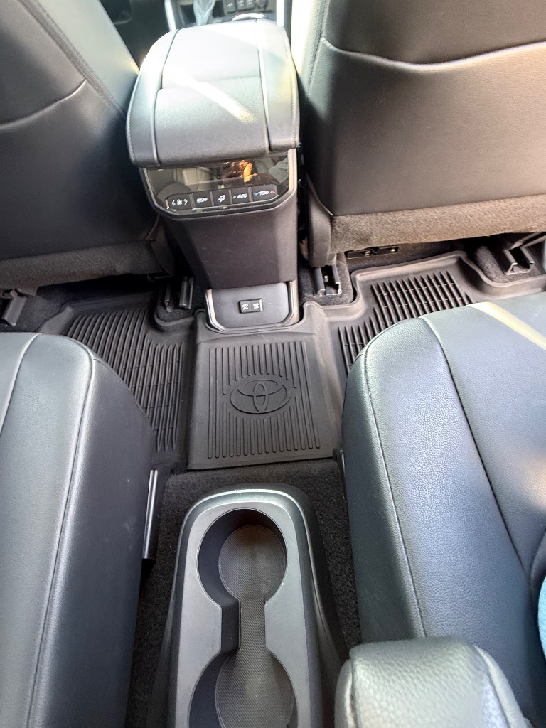 2020 Toyota Highlander - $27,999