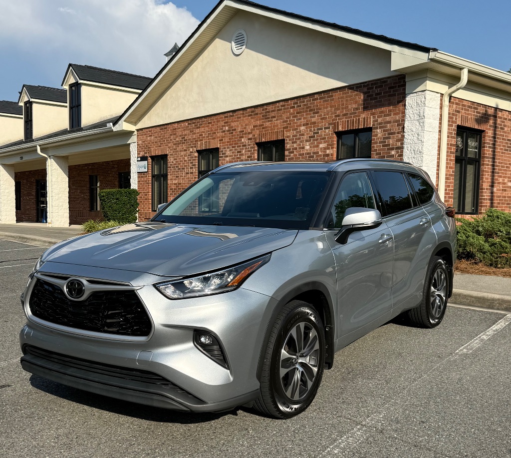2020 Toyota Highlander - $27,999