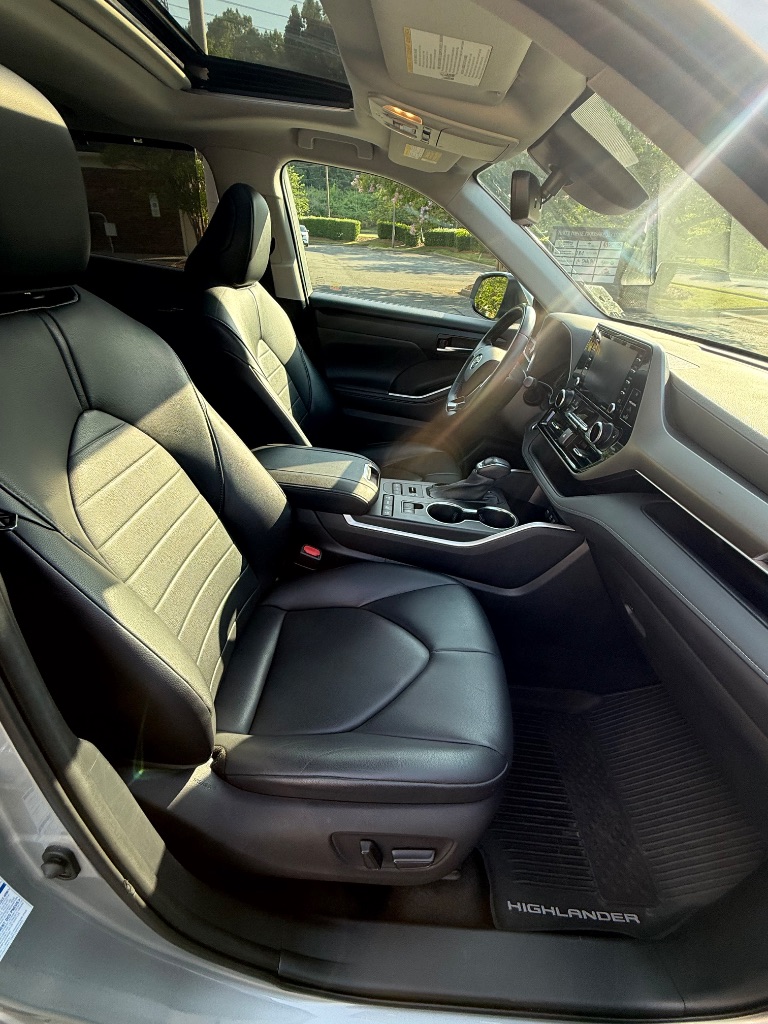 2020 Toyota Highlander - $27,999