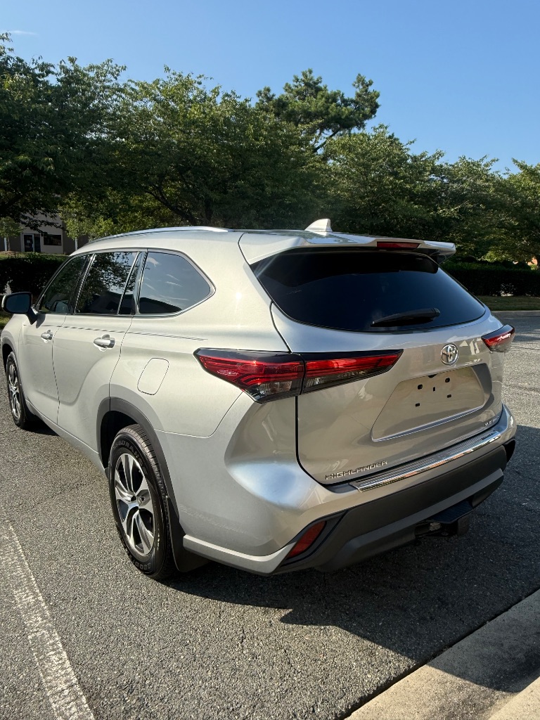 2020 Toyota Highlander - $27,999