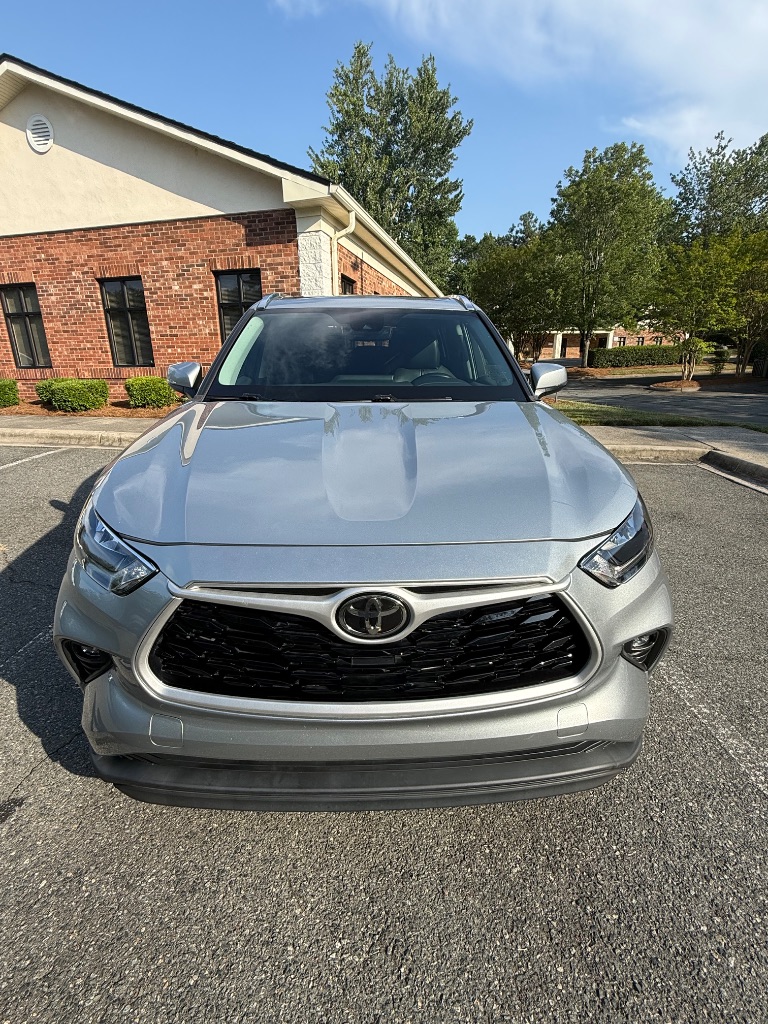 2020 Toyota Highlander - $27,999