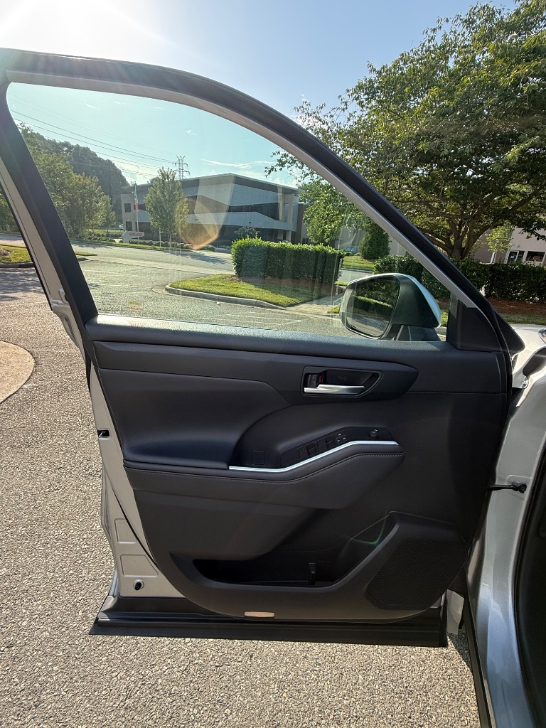 2020 Toyota Highlander - $27,999