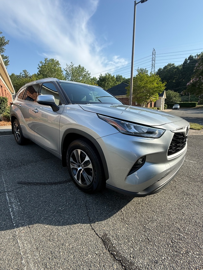 2020 Toyota Highlander - $27,999
