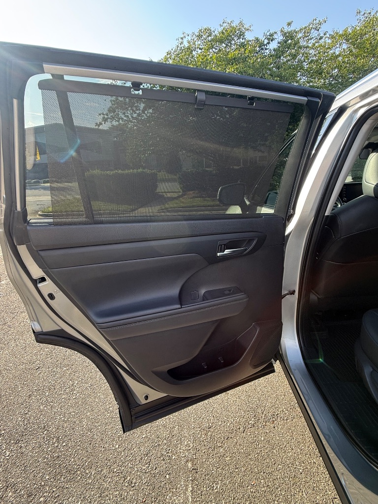 2020 Toyota Highlander - $27,999
