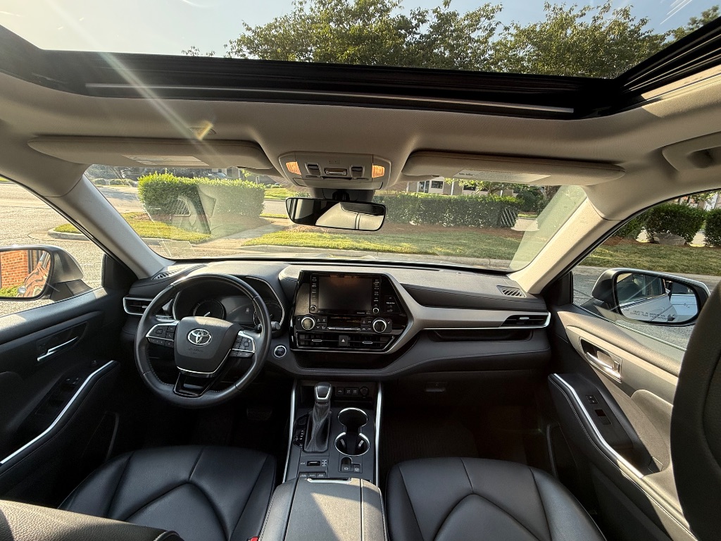 2020 Toyota Highlander - $27,999