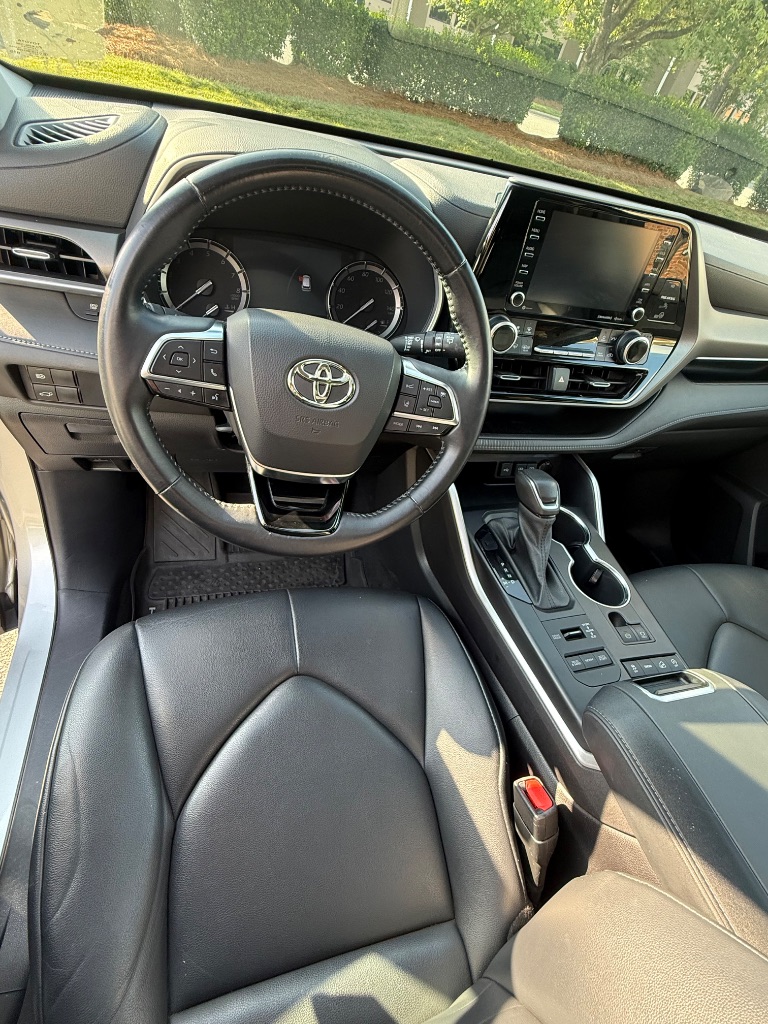 2020 Toyota Highlander - $27,999