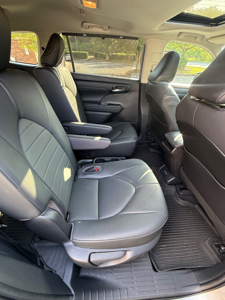 2020 Toyota Highlander - $27,999