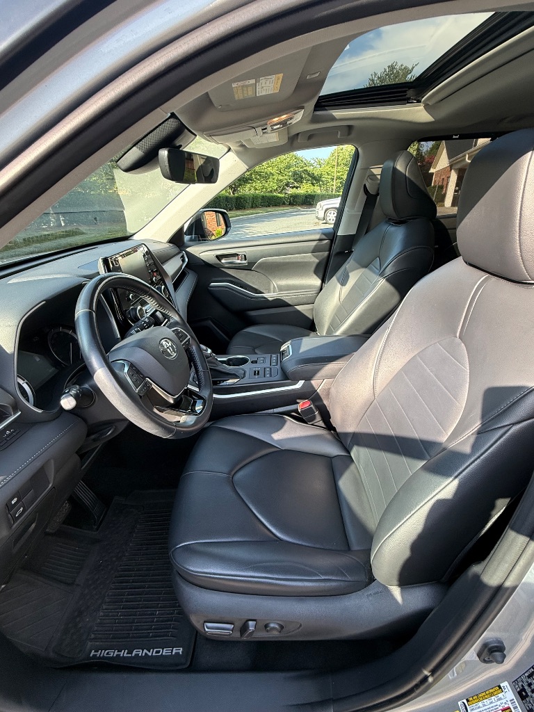 2020 Toyota Highlander - $27,999