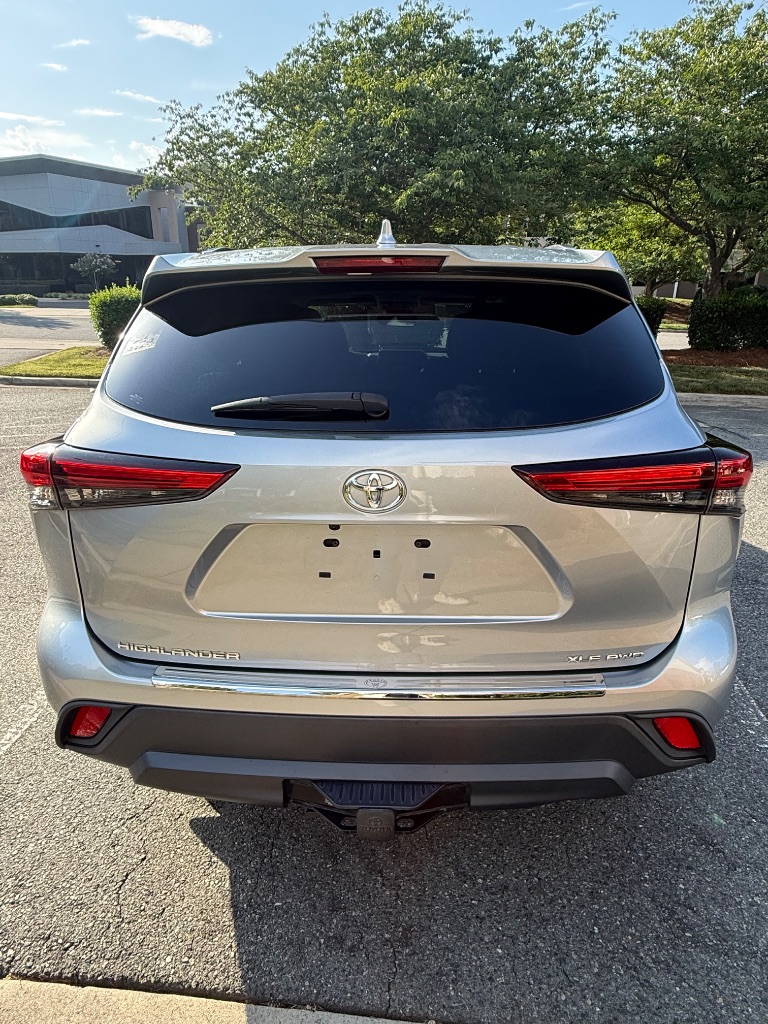 2020 Toyota Highlander - $27,999