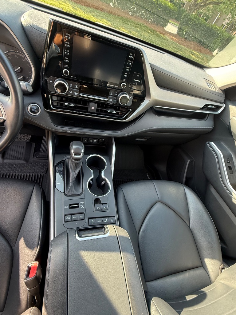 2020 Toyota Highlander - $27,999