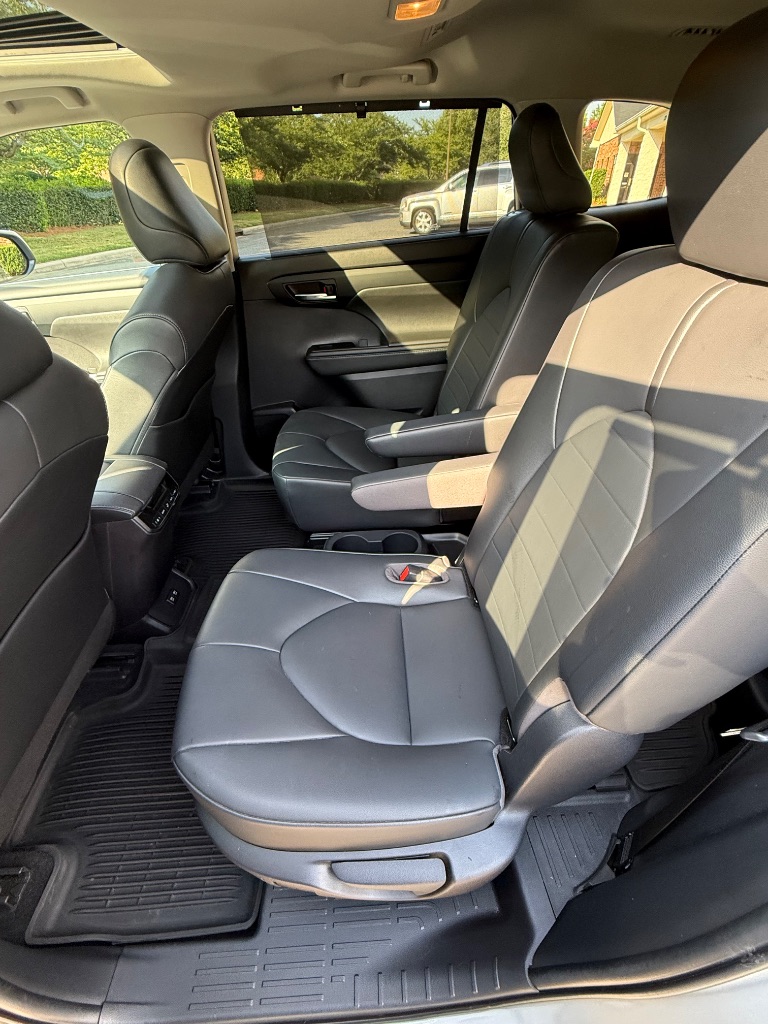 2020 Toyota Highlander - $27,999