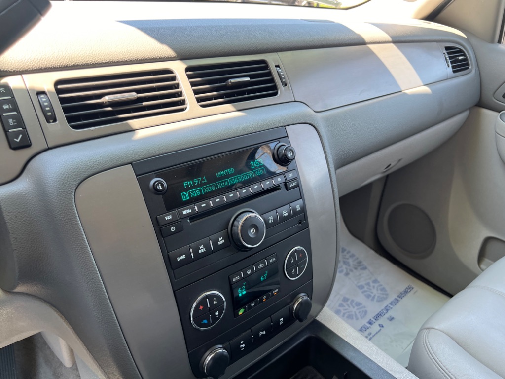 2012 Chevrolet Suburban LT 1500 photo