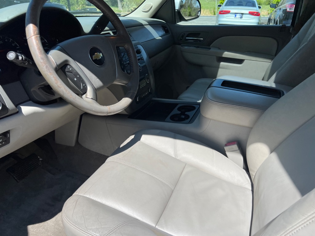 2012 Chevrolet Suburban LT 1500 photo