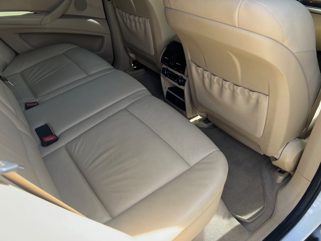 2010 BMW X5 xDrive48i photo