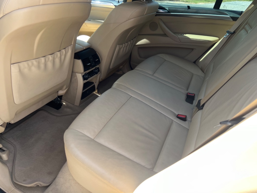 2010 BMW X5 xDrive48i photo