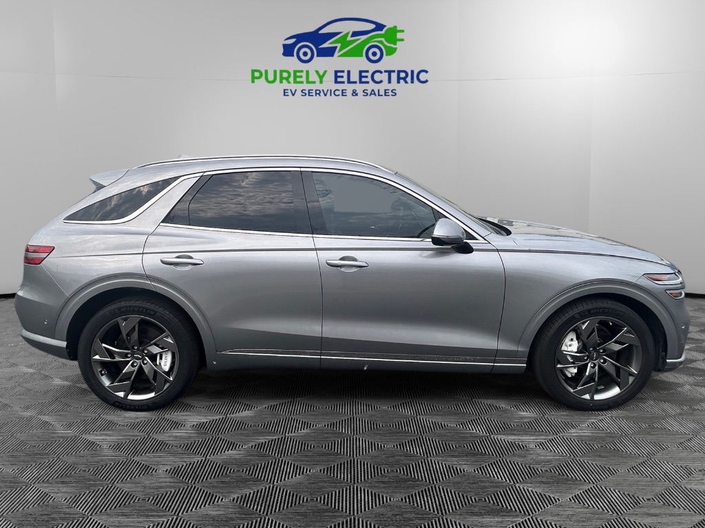 2023 Genesis Gv70 - $39,999