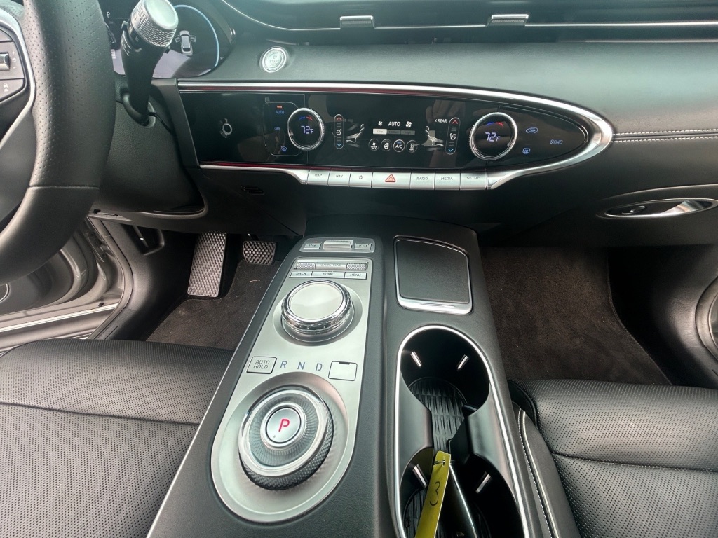 2023 Genesis Gv70 - $39,999