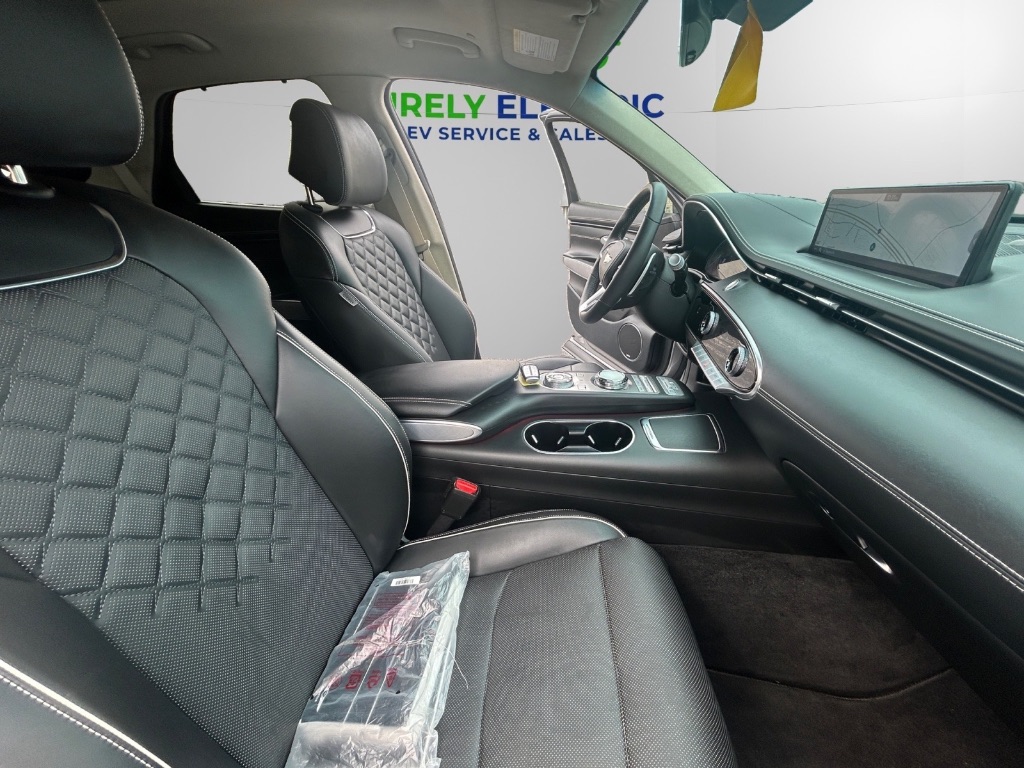 2023 Genesis Gv70 - $39,999