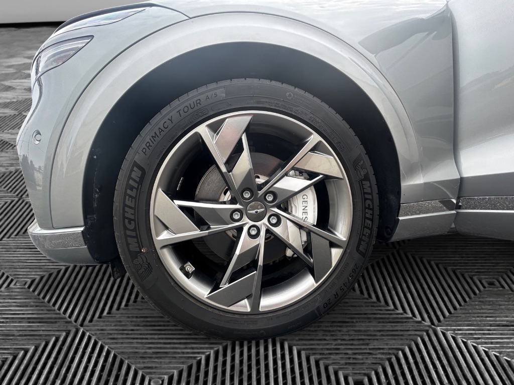 2023 Genesis Gv70 - $39,999