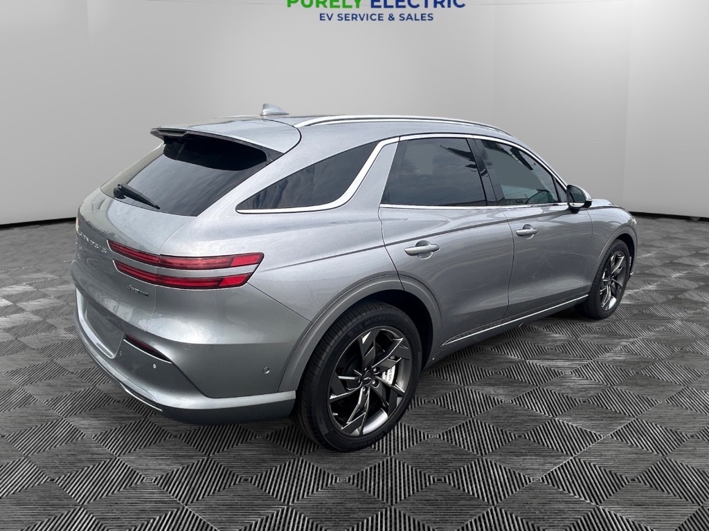 2023 Genesis Gv70 - $39,999