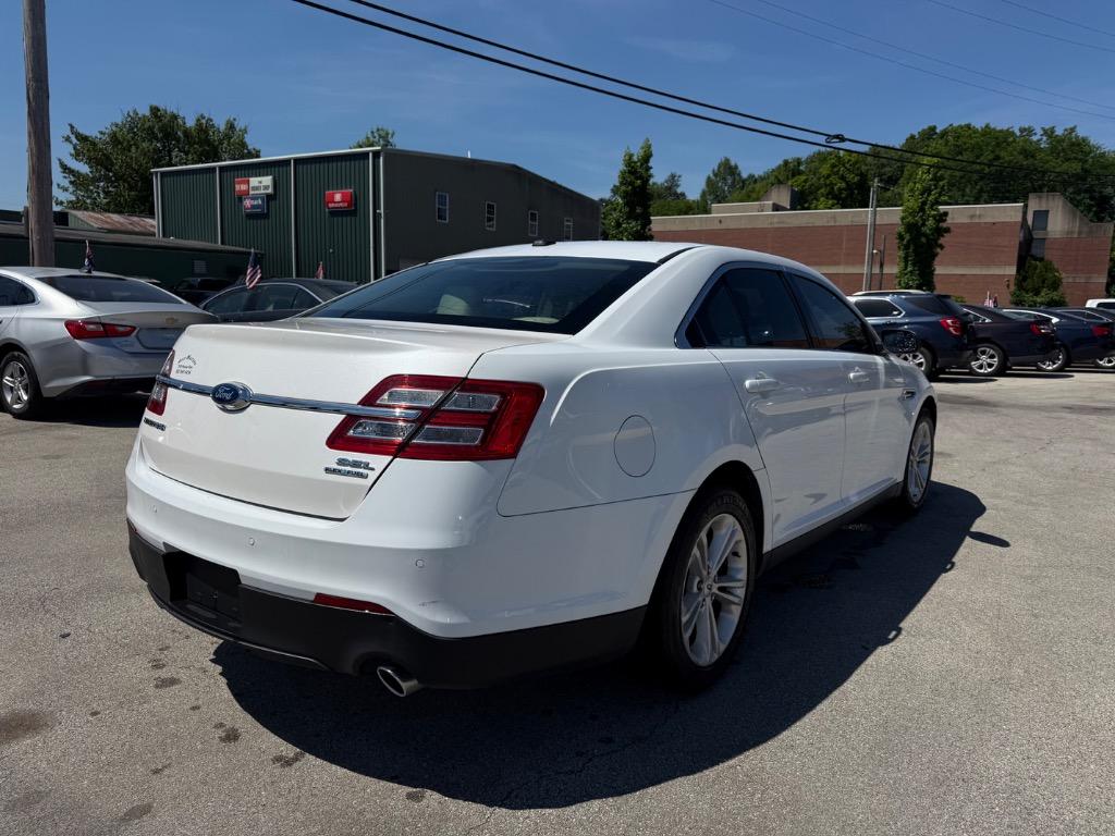2016 Ford Taurus