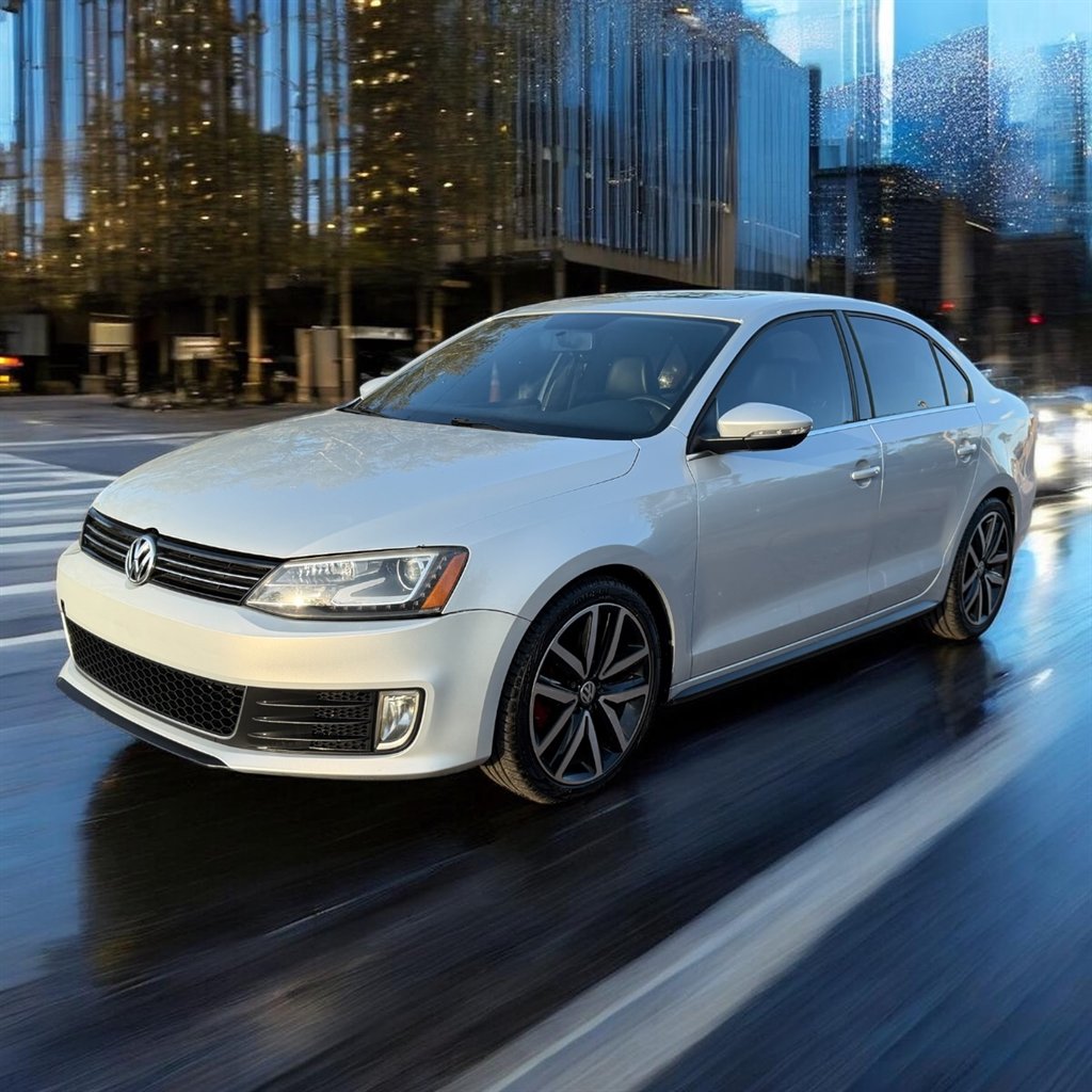 2013 Volkswagen Jetta - $7,800