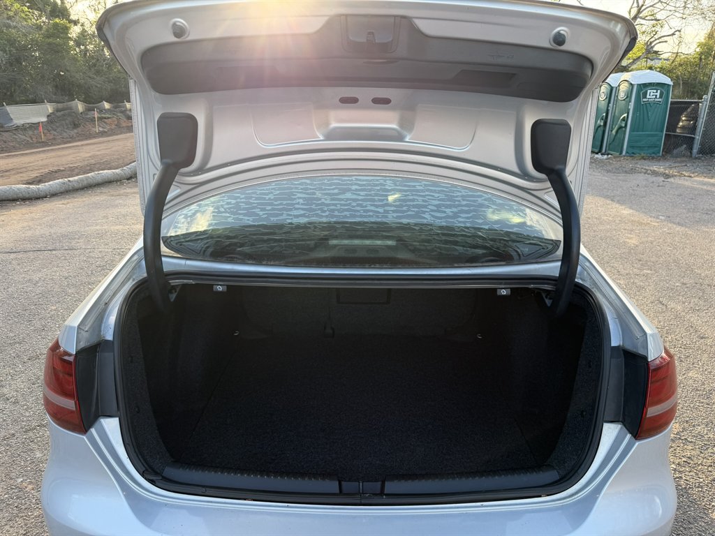 2013 Volkswagen Jetta - $7,800