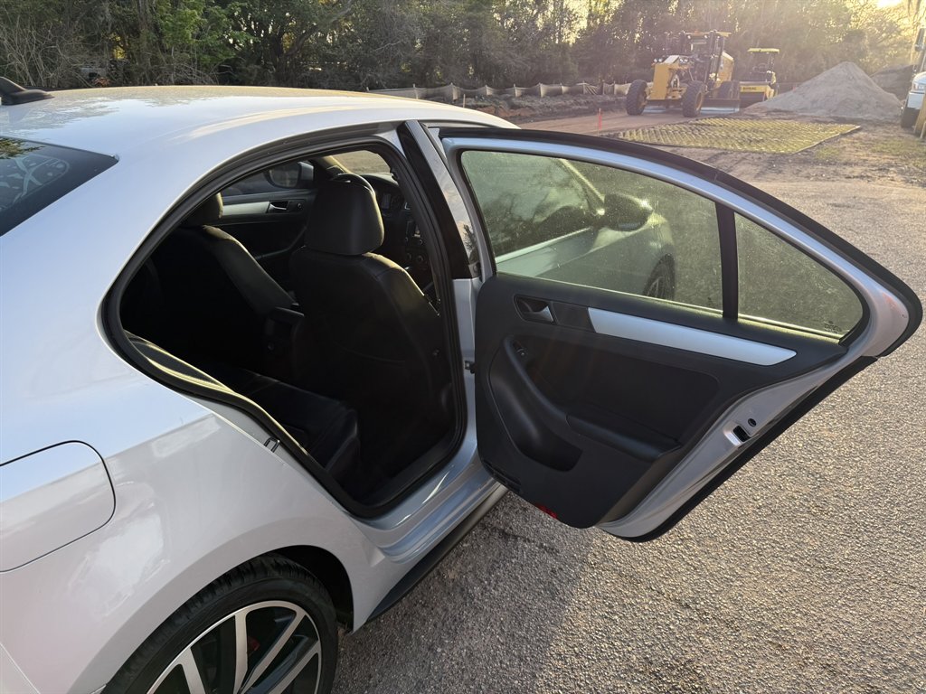 2013 Volkswagen Jetta - $7,800