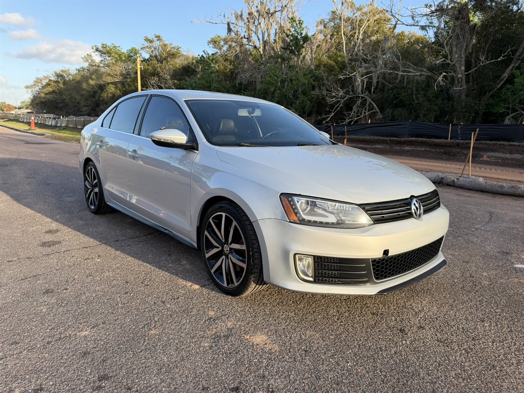 2013 Volkswagen Jetta - $7,800