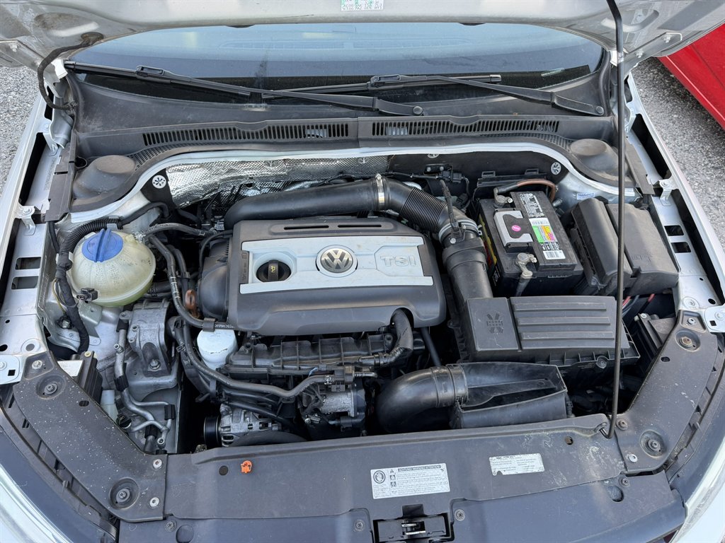 2013 Volkswagen Jetta - $7,800