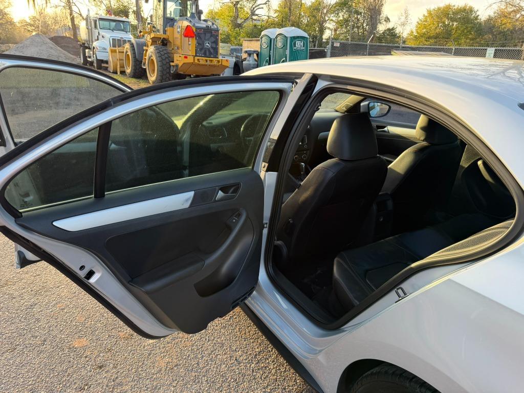 2013 Volkswagen Jetta - $7,800