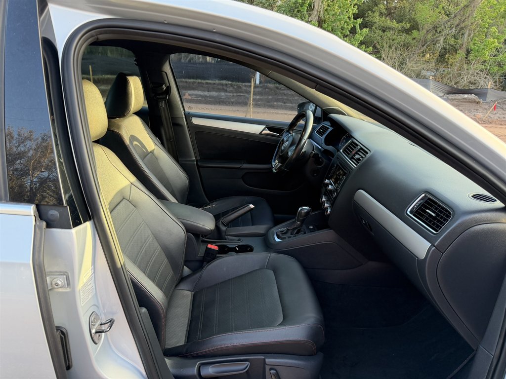 2013 Volkswagen Jetta - $7,800
