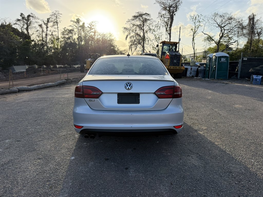 2013 Volkswagen Jetta - $7,800