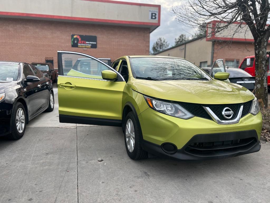 2017 Nissan Rogue Sport S photo