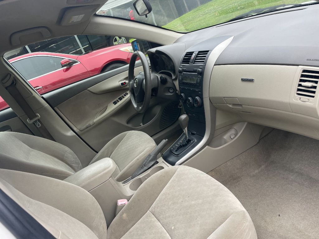2009 Toyota Corolla LE photo