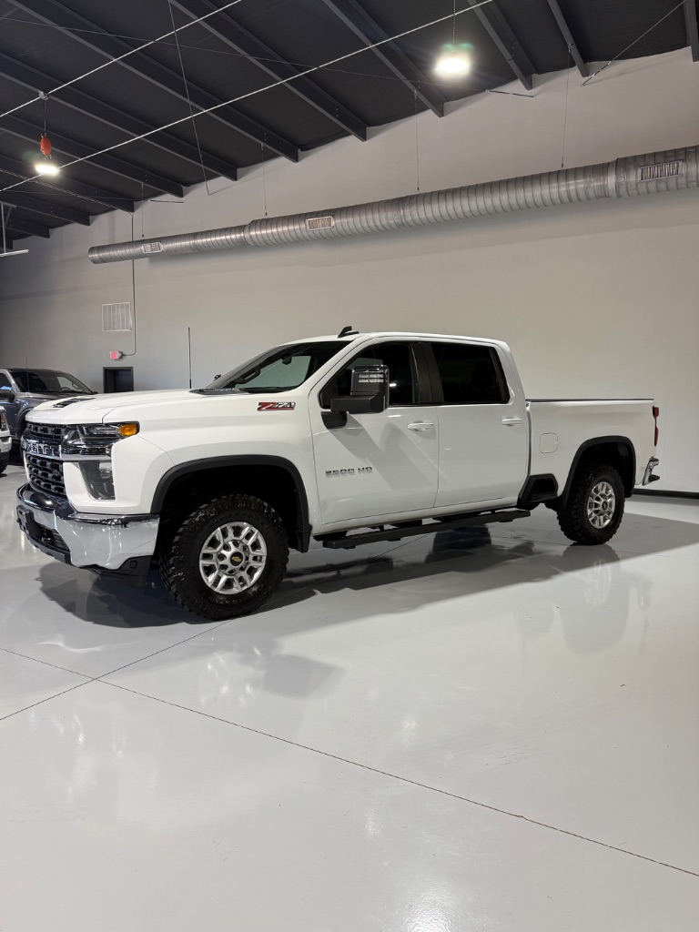 White 2021 Chevrolet Silverado 2500HD LT Crew Cab 4WD Pickup Truck Four-Wheel Drive Automatic